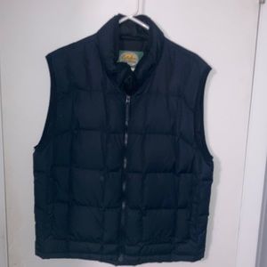 Cabela’s puffer vest, medium sized, full zip up